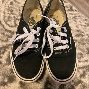 VANS. Womens canvas black platform sneakers. Size 8.